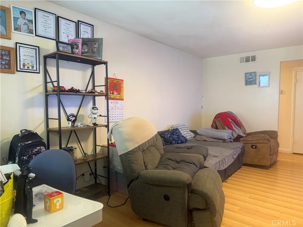 8952 BARCELONA Westminster, CA 92683