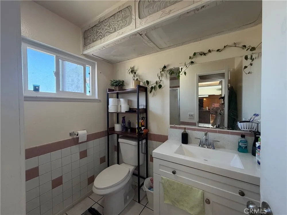 8952 BARCELONA Westminster, CA 92683