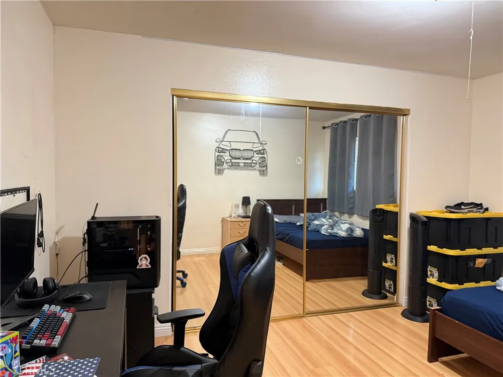 8952 BARCELONA Westminster, CA 92683