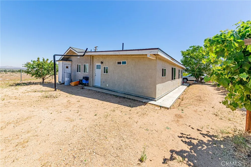 11126 E Avenue W8 Pearblossom, CA 93553