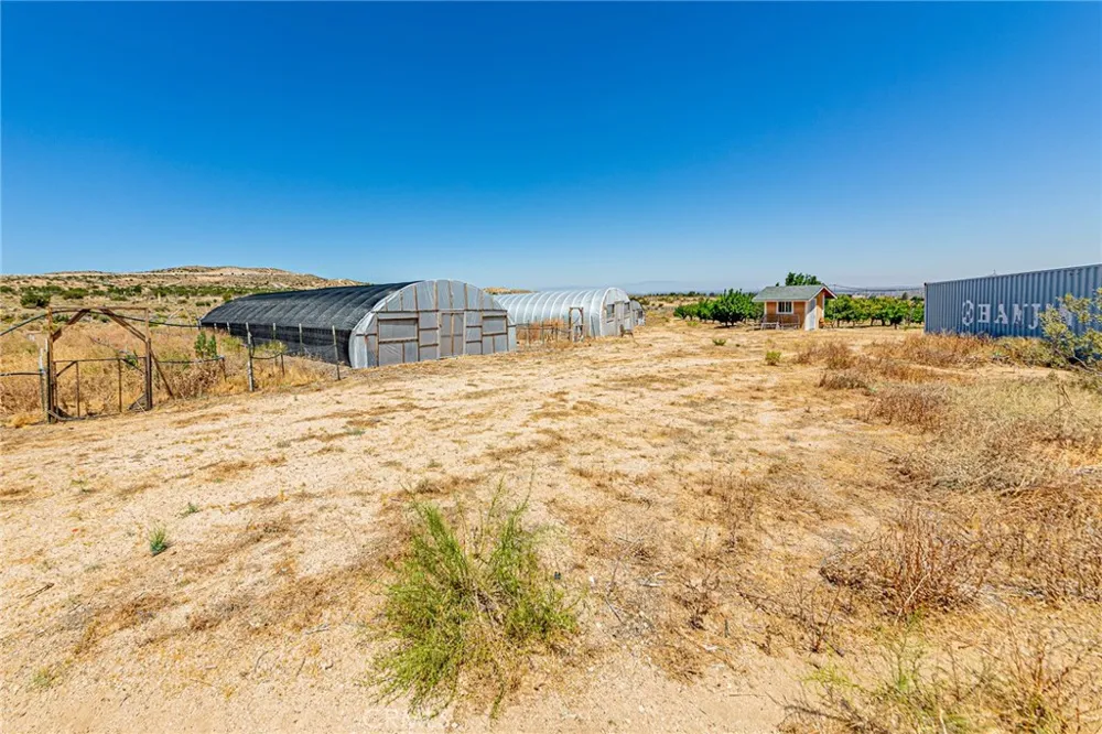 11126 E Avenue W8 Pearblossom, CA 93553