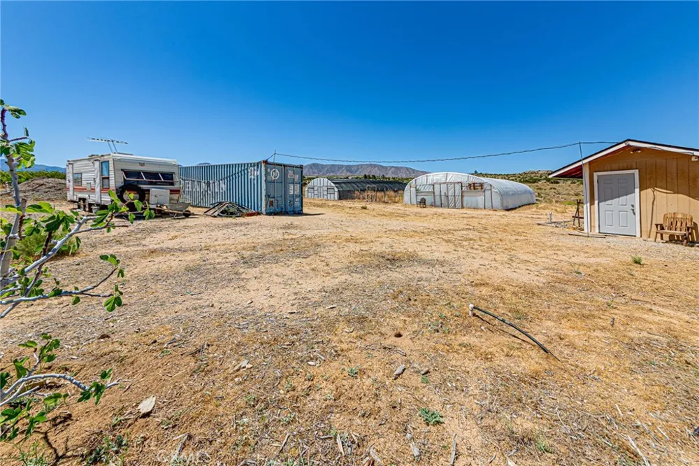 11126 E Avenue W8 Pearblossom, CA 93553