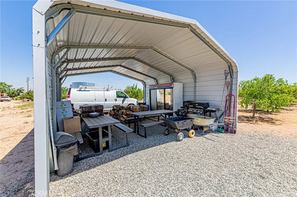 11126 E Avenue W8 Pearblossom, CA 93553