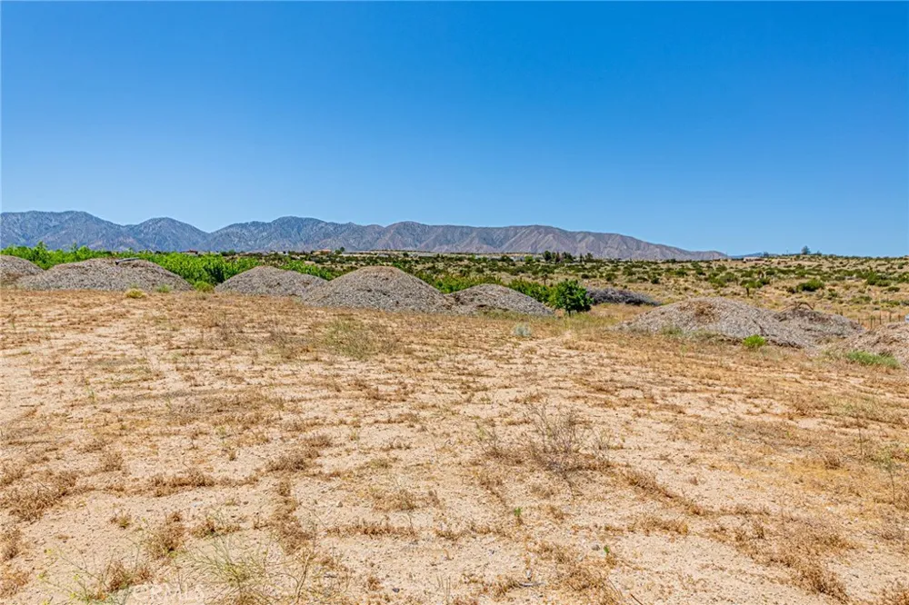11126 E Avenue W8 Pearblossom, CA 93553