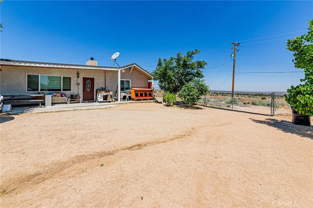 11126 E Avenue W8 Pearblossom, CA 93553