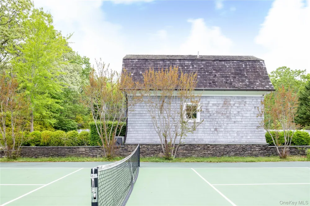 486 Middle Line Highway Bridgehampton, NY 11932
