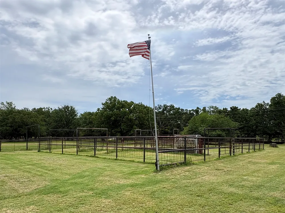 2212 County Road 4128 Cumby, TX 75433