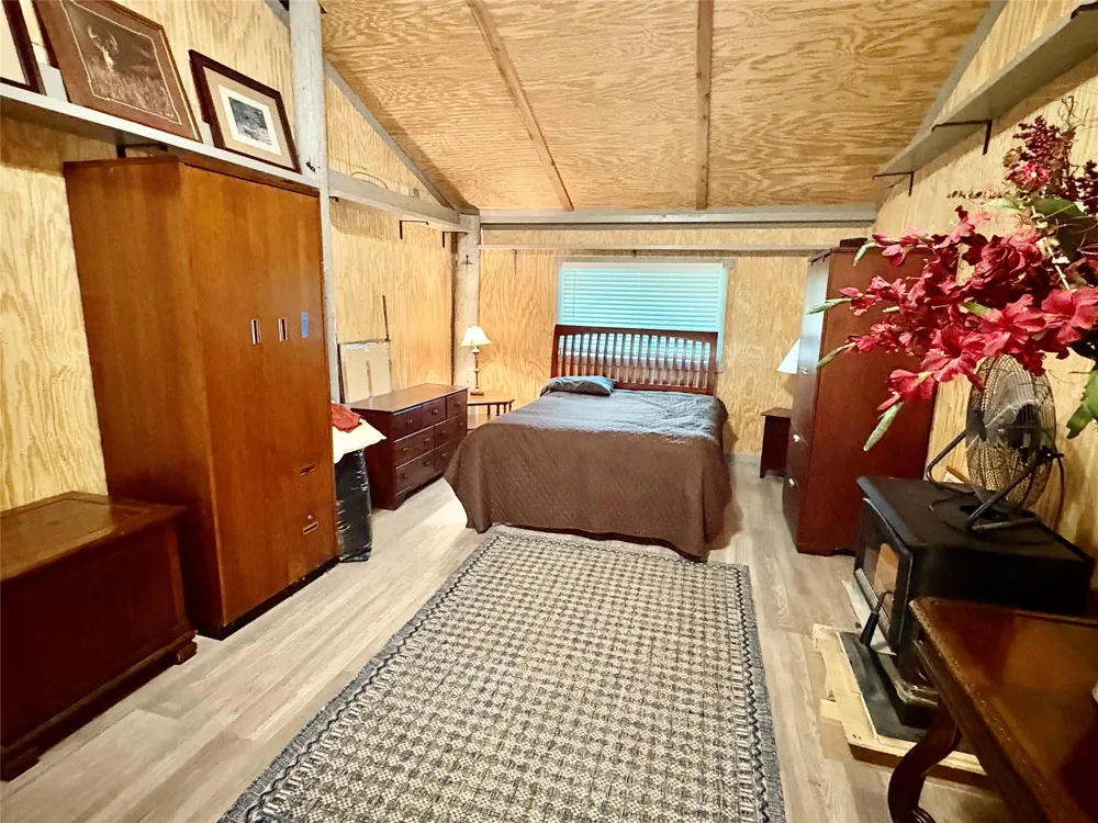 2212 County Road 4128 Cumby, TX 75433