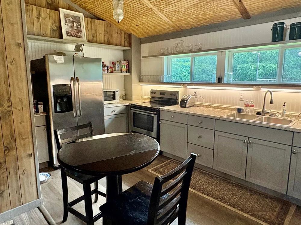 2212 County Road 4128 Cumby, TX 75433