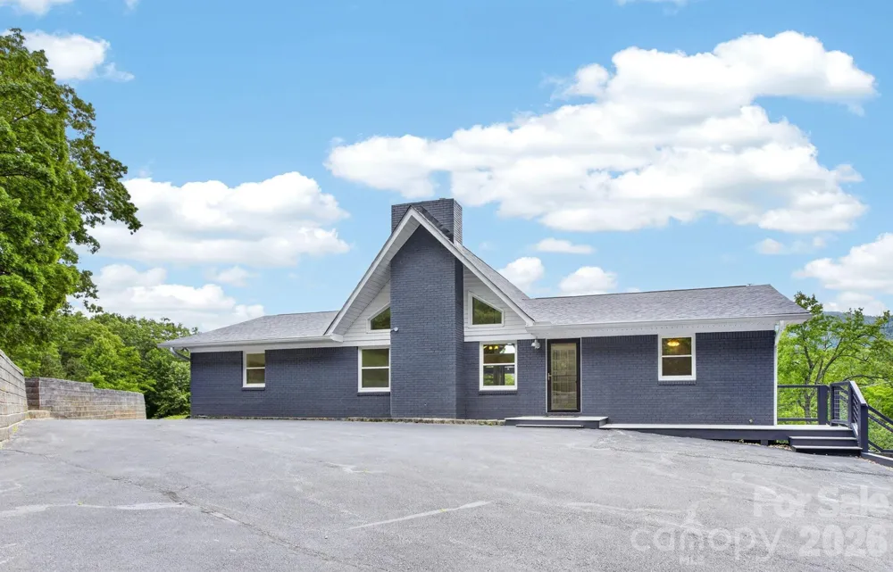 97 Whippoorwill Lane Fairview, NC 28730