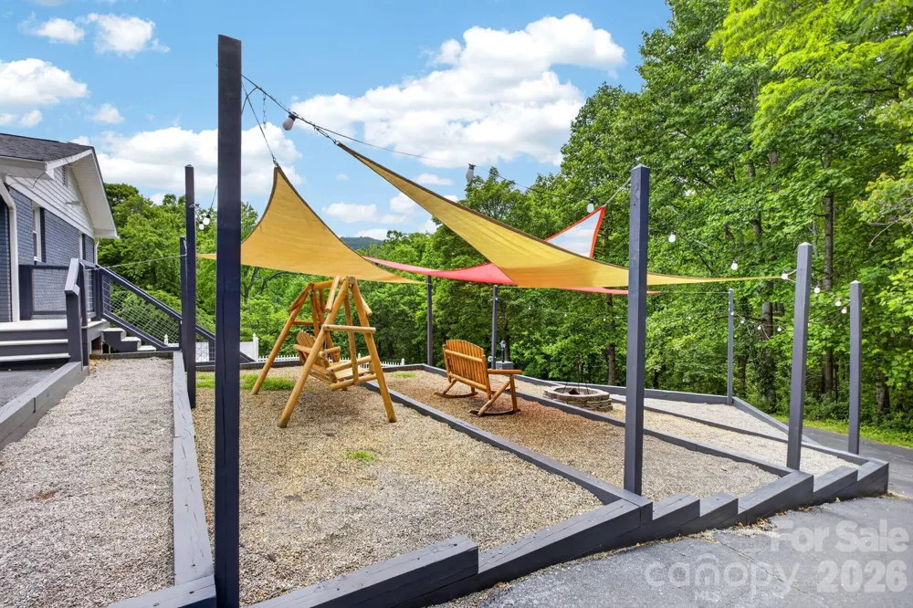 97 Whippoorwill Lane Fairview, NC 28730