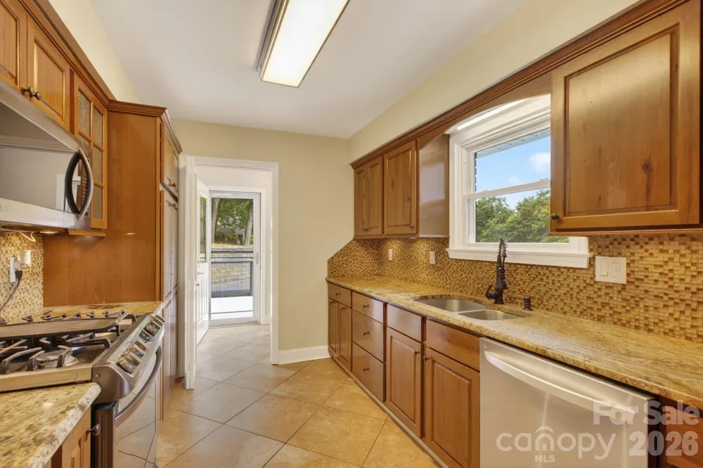 97 Whippoorwill Lane Fairview, NC 28730