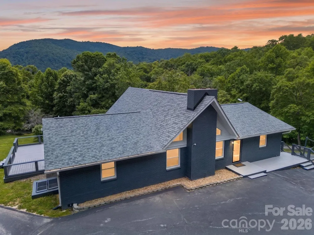 97 Whippoorwill Lane Fairview, NC 28730