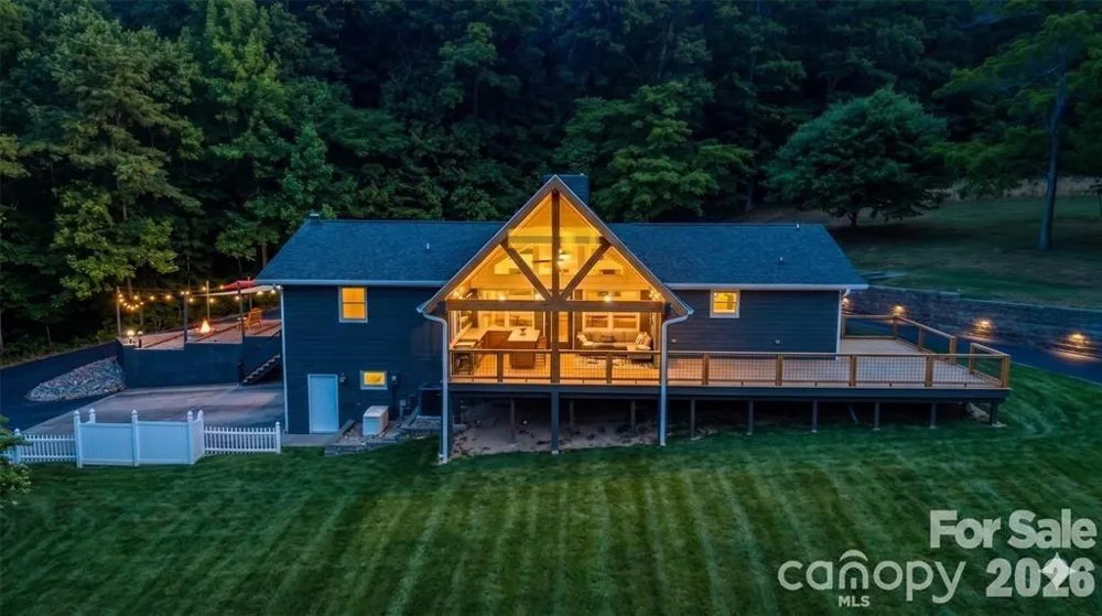 97 Whippoorwill Lane Fairview, NC 28730