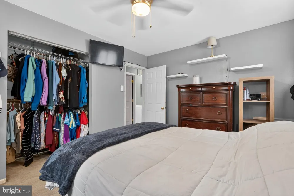 113 HOWARD DRIVE Williamstown, NJ 08094