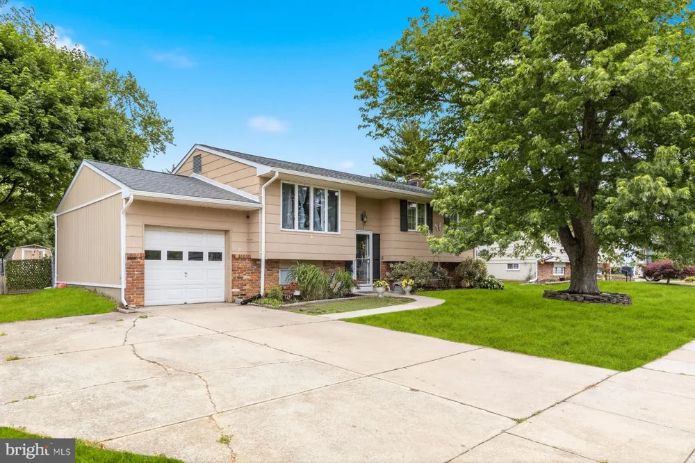 113 HOWARD DRIVE Williamstown, NJ 08094