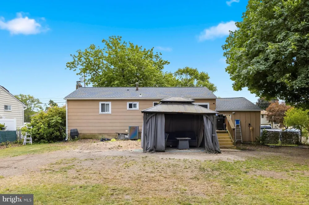 113 HOWARD DRIVE Williamstown, NJ 08094
