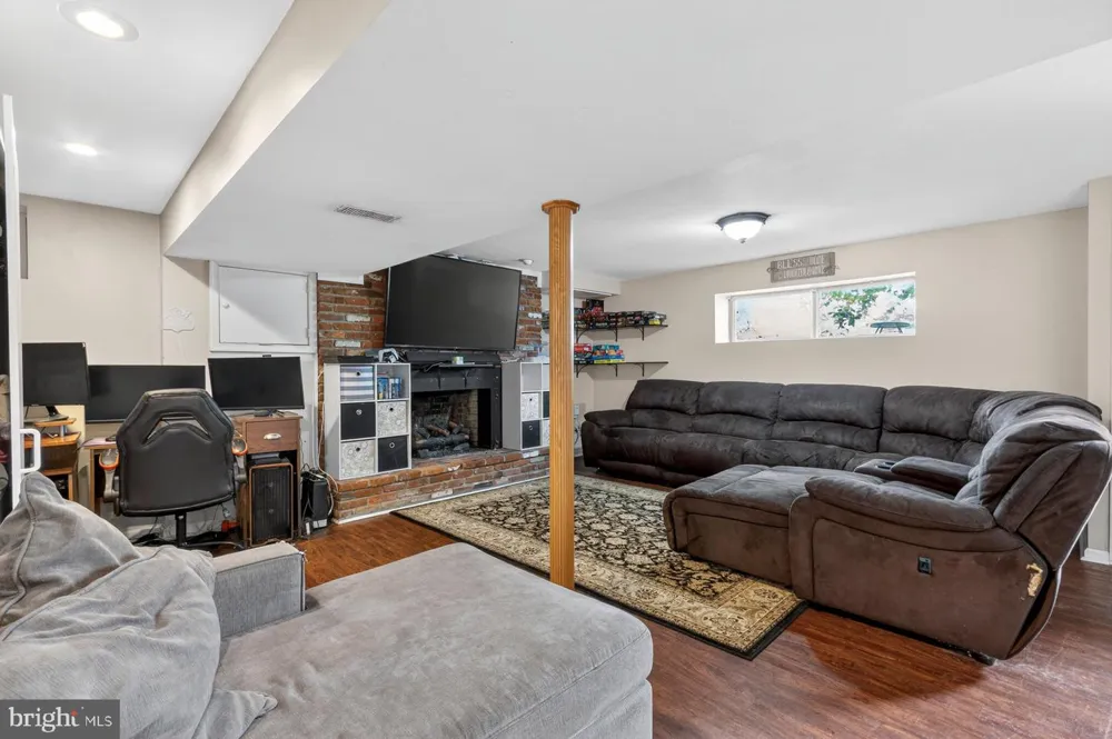 113 HOWARD DRIVE Williamstown, NJ 08094