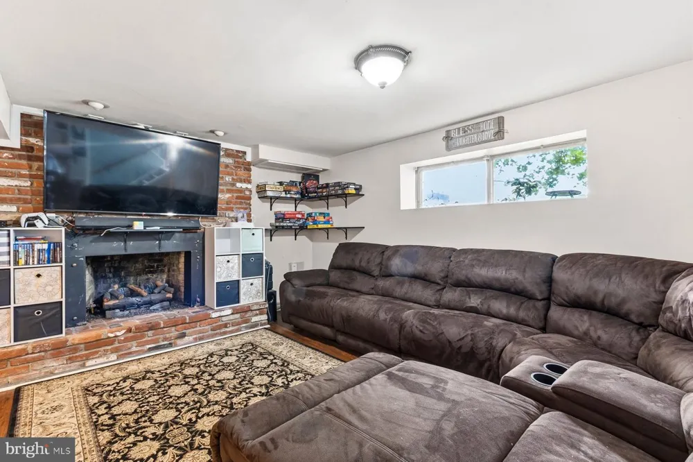 113 HOWARD DRIVE Williamstown, NJ 08094