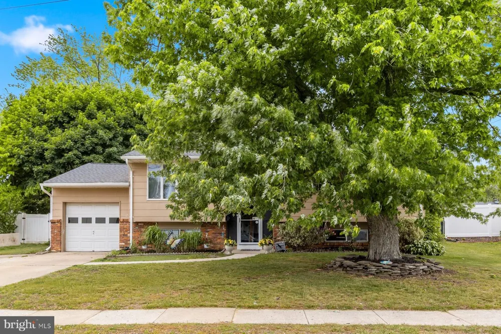 113 HOWARD DRIVE Williamstown, NJ 08094