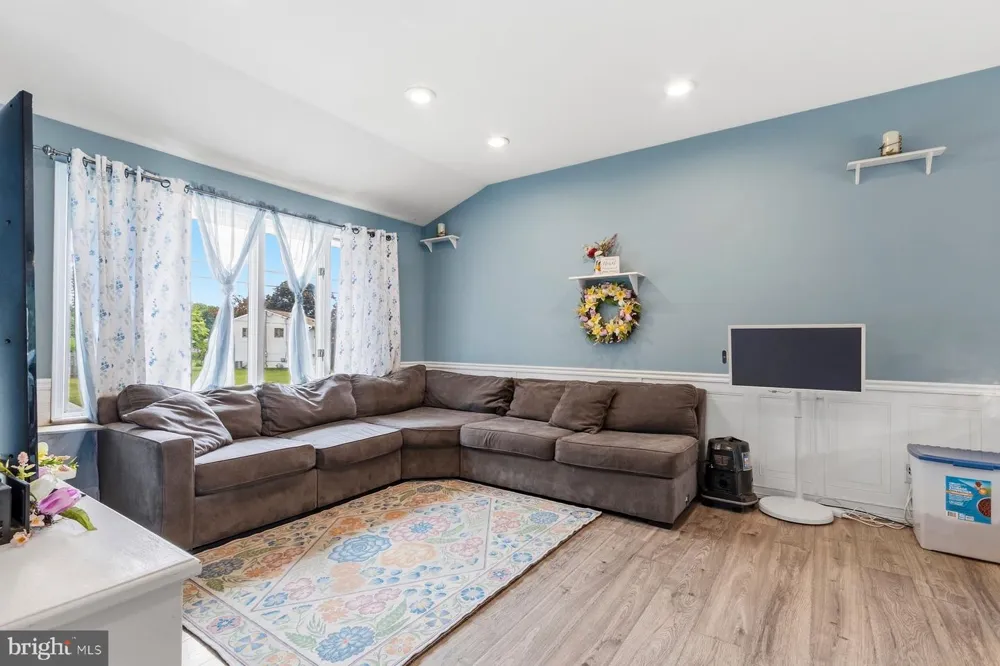 113 HOWARD DRIVE Williamstown, NJ 08094