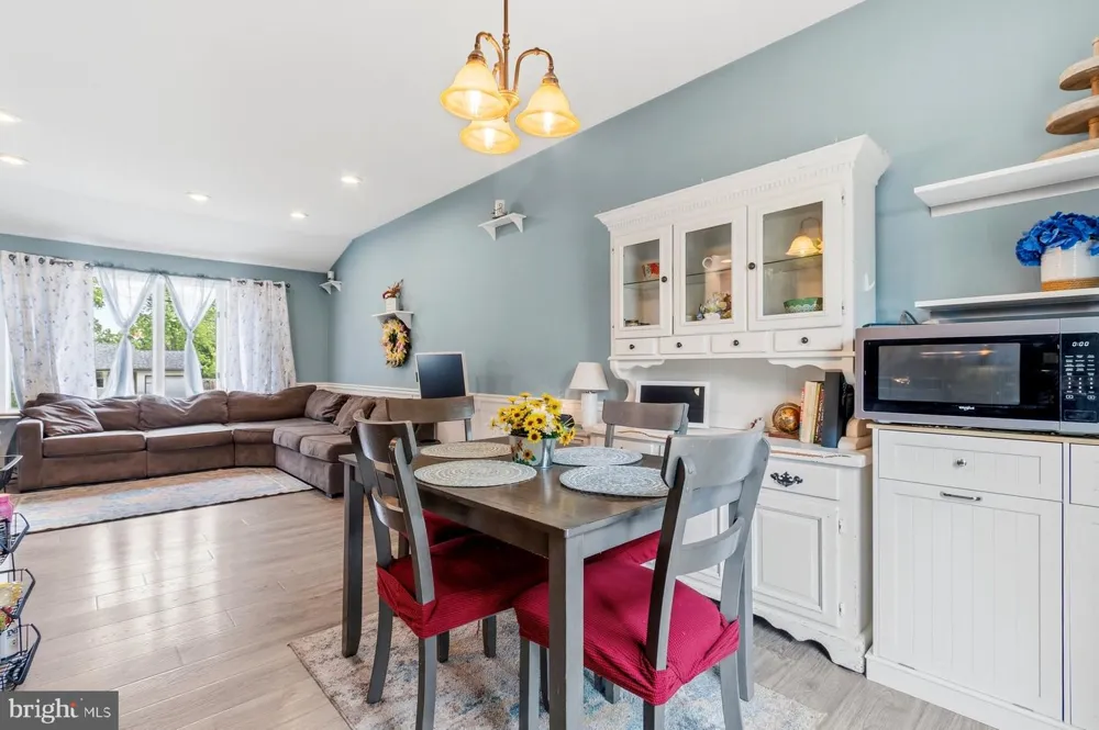 113 HOWARD DRIVE Williamstown, NJ 08094