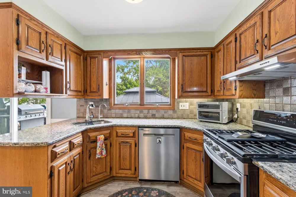 113 HOWARD DRIVE Williamstown, NJ 08094