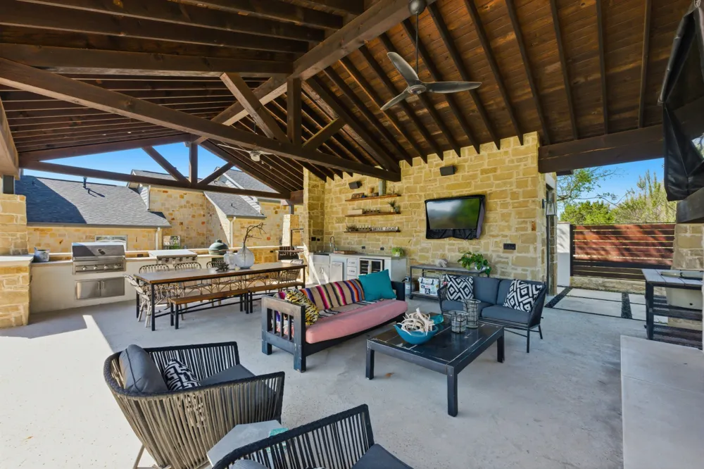 743 Drifting Wind Run Dripping Springs, TX 78620