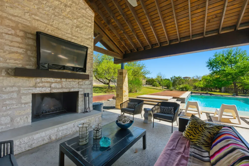 743 Drifting Wind Run Dripping Springs, TX 78620
