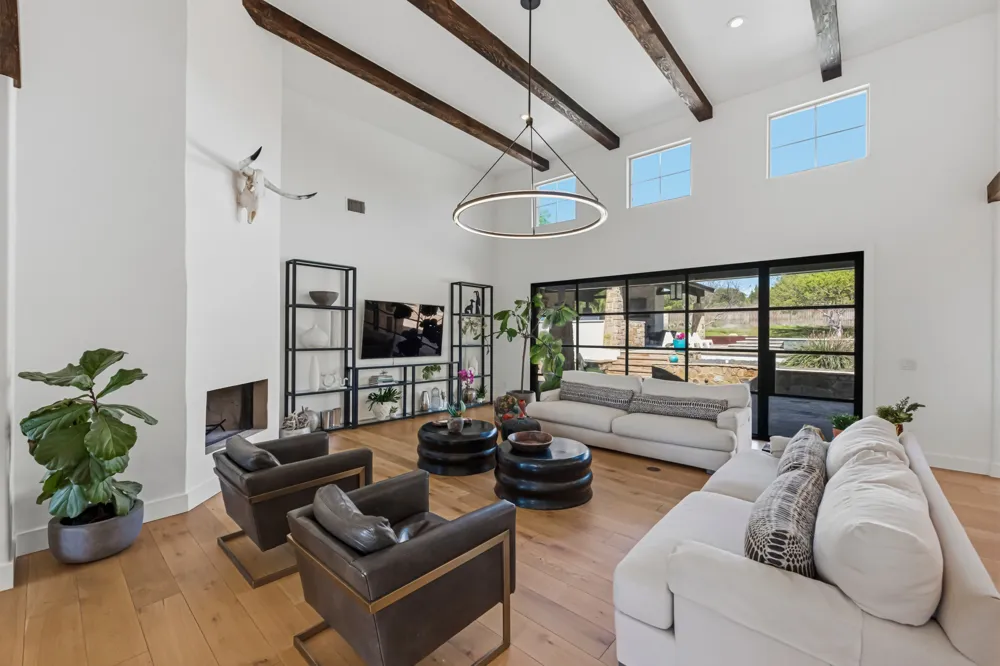 743 Drifting Wind Run Dripping Springs, TX 78620