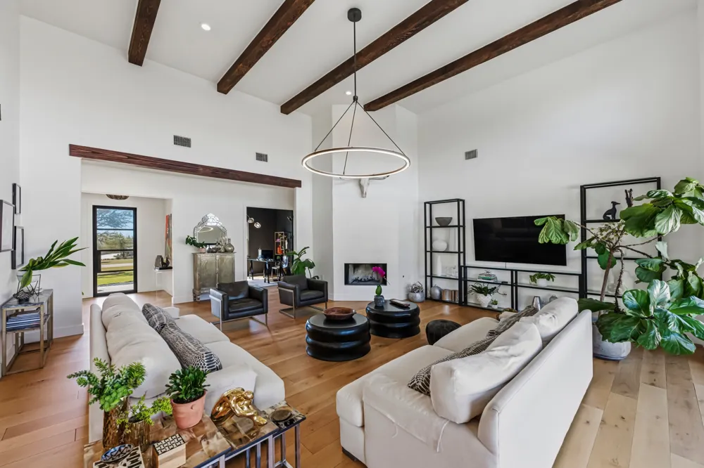 743 Drifting Wind Run Dripping Springs, TX 78620
