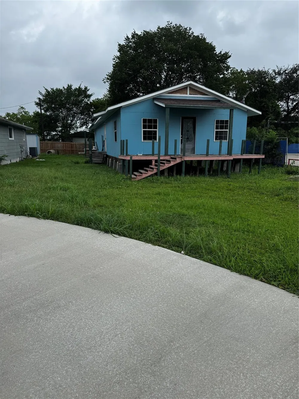 522 Grand Avenue Bacliff, TX 77518