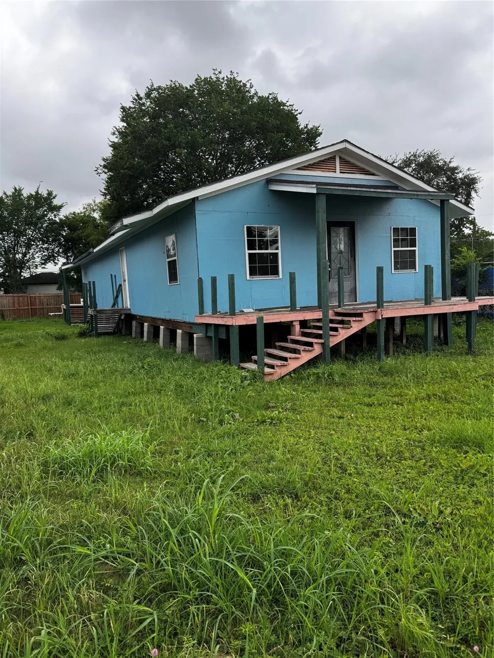 522 Grand Avenue Bacliff, TX 77518