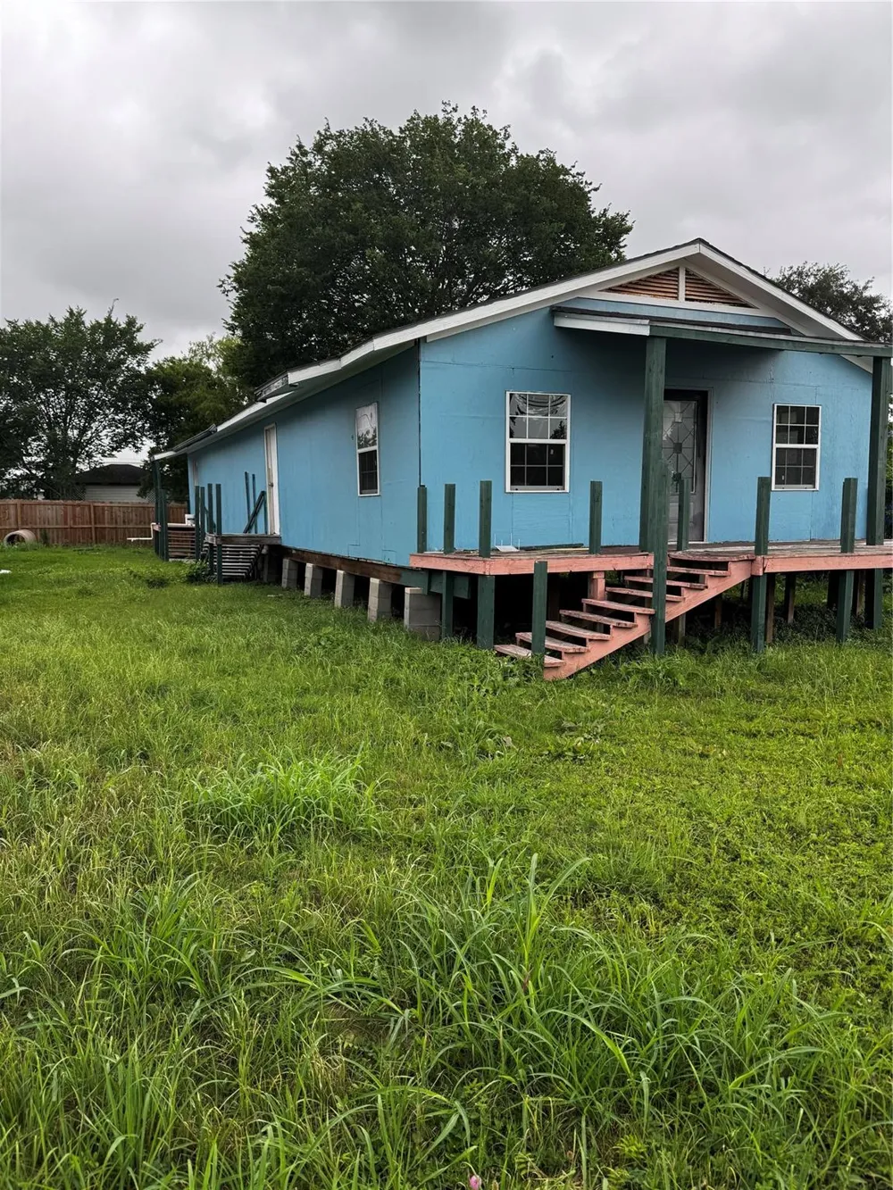 522 Grand Avenue Bacliff, TX 77518