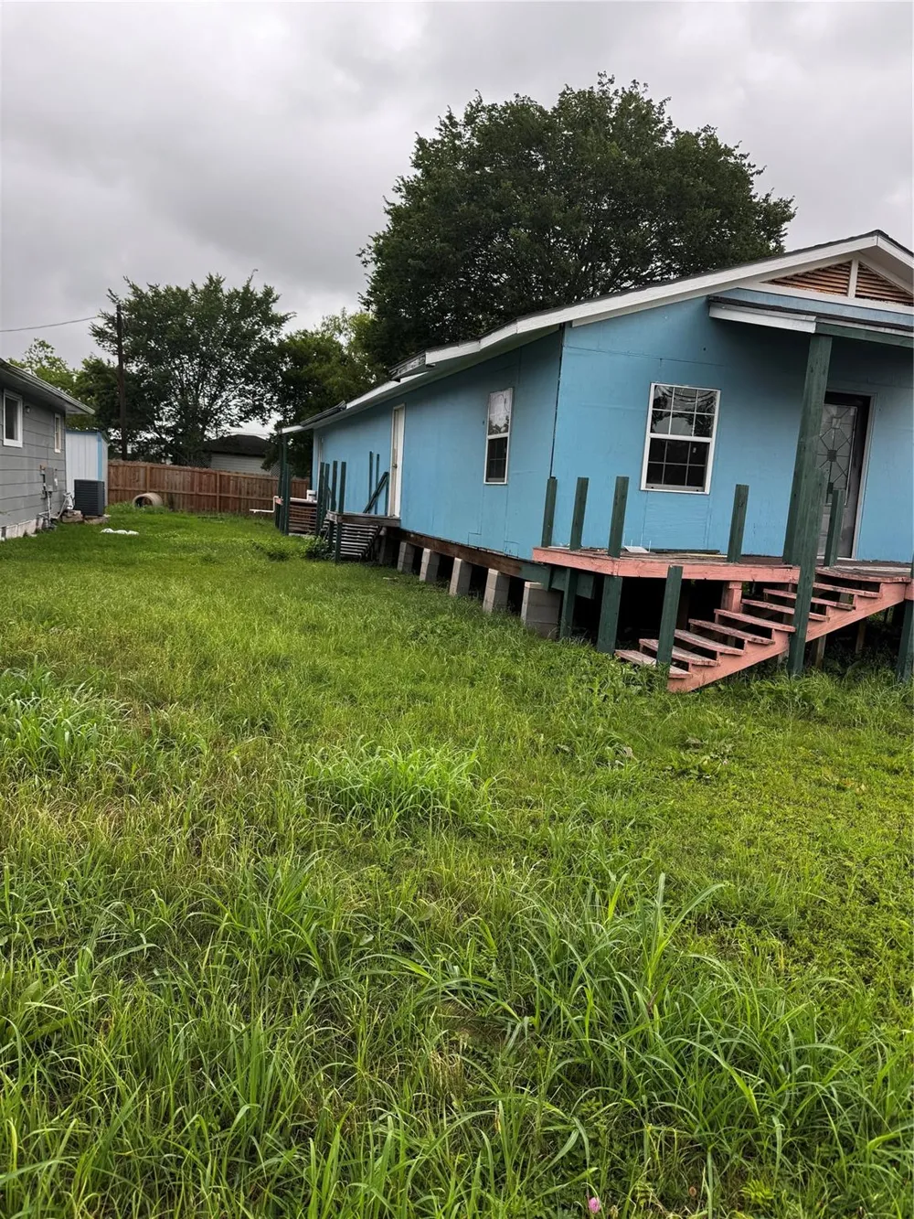 522 Grand Avenue Bacliff, TX 77518