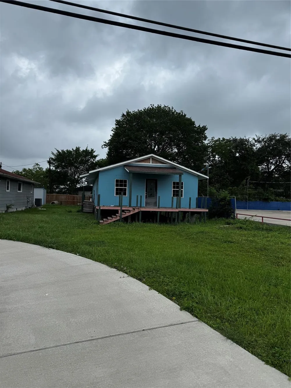 522 Grand Avenue Bacliff, TX 77518
