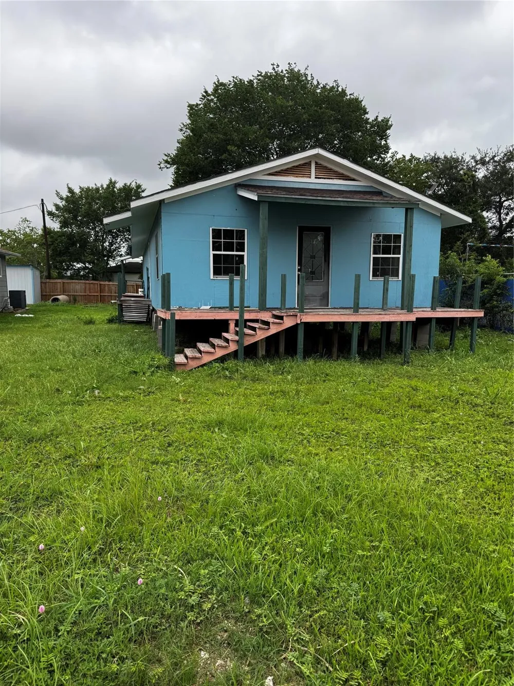 522 Grand Avenue Bacliff, TX 77518
