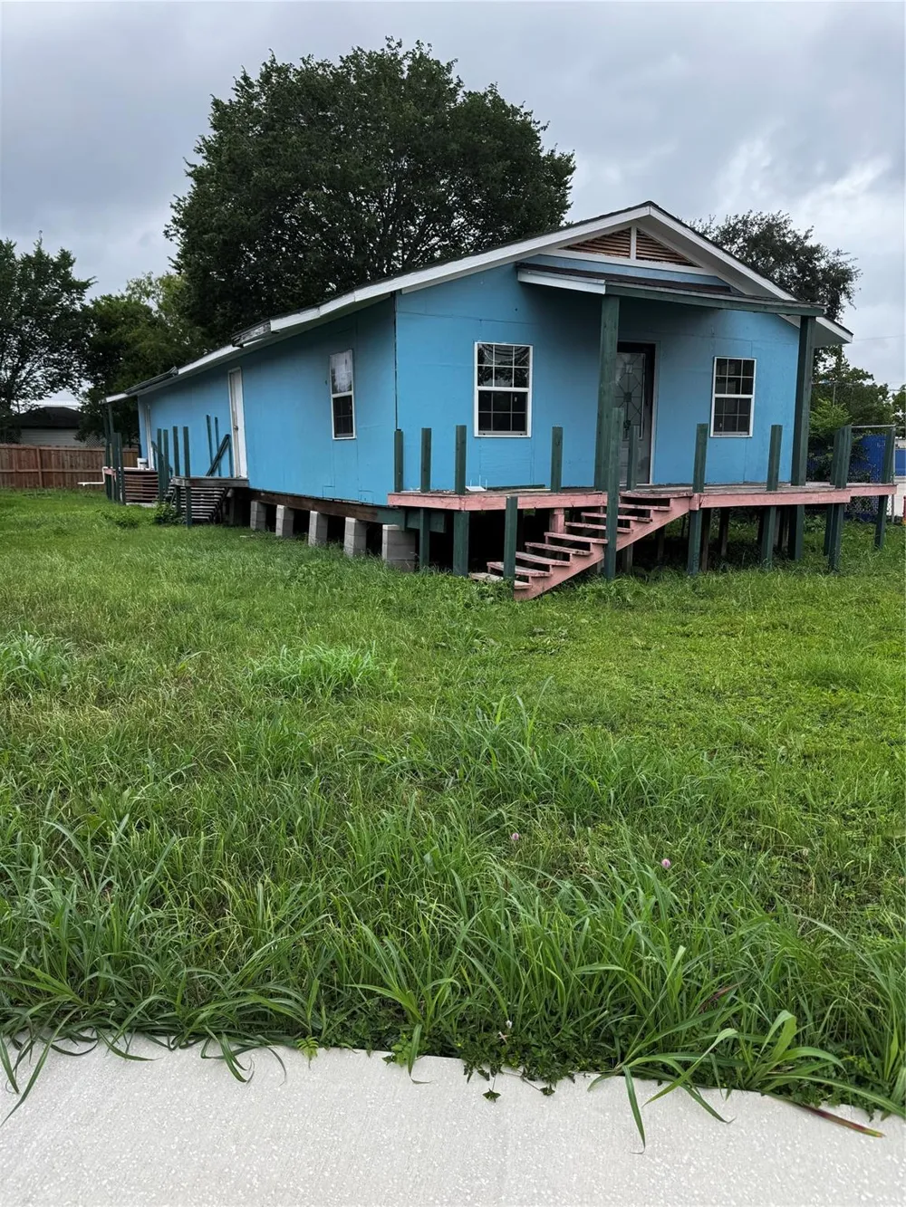 522 Grand Avenue Bacliff, TX 77518