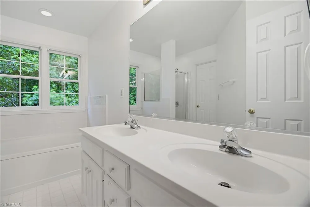 3113 Iron Gate Trail Jamestown, NC 27282