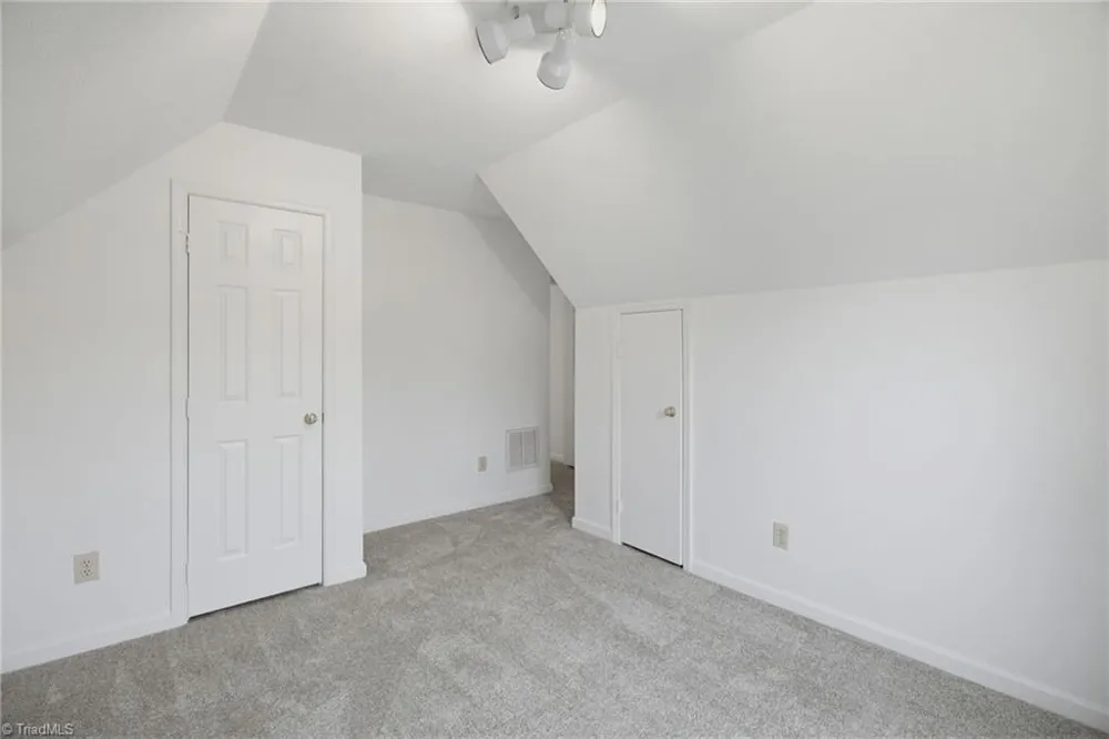 3113 Iron Gate Trail Jamestown, NC 27282
