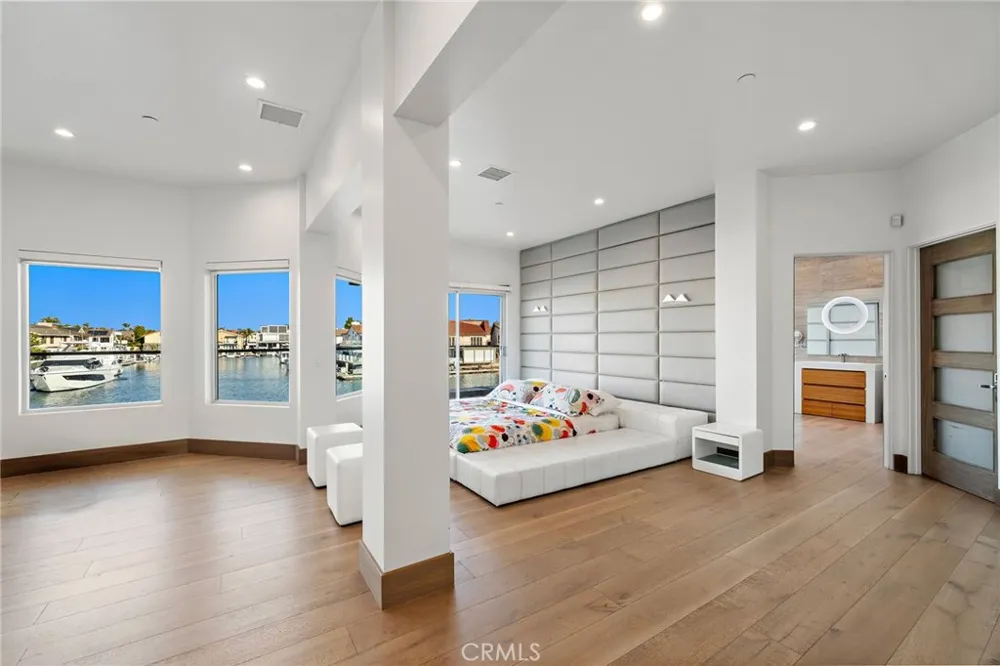 3701 Escapade Huntington Beach, CA 92649
