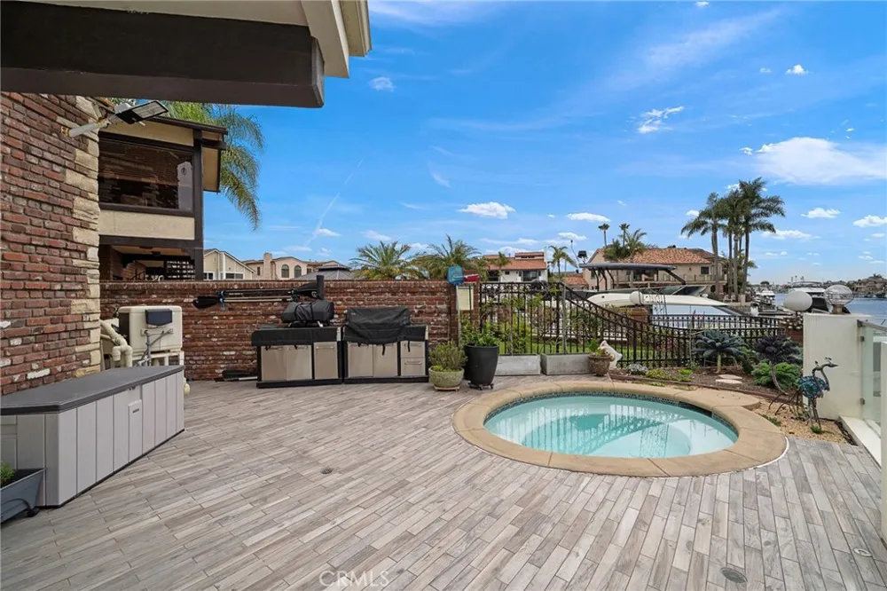 3701 Escapade Huntington Beach, CA 92649