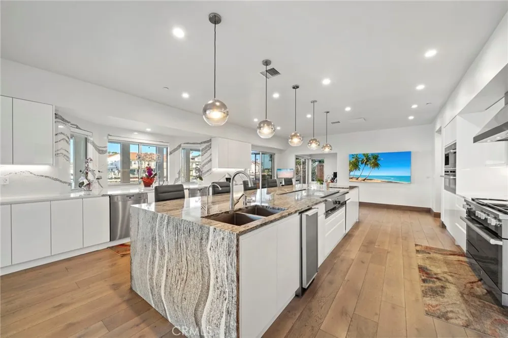 3701 Escapade Huntington Beach, CA 92649