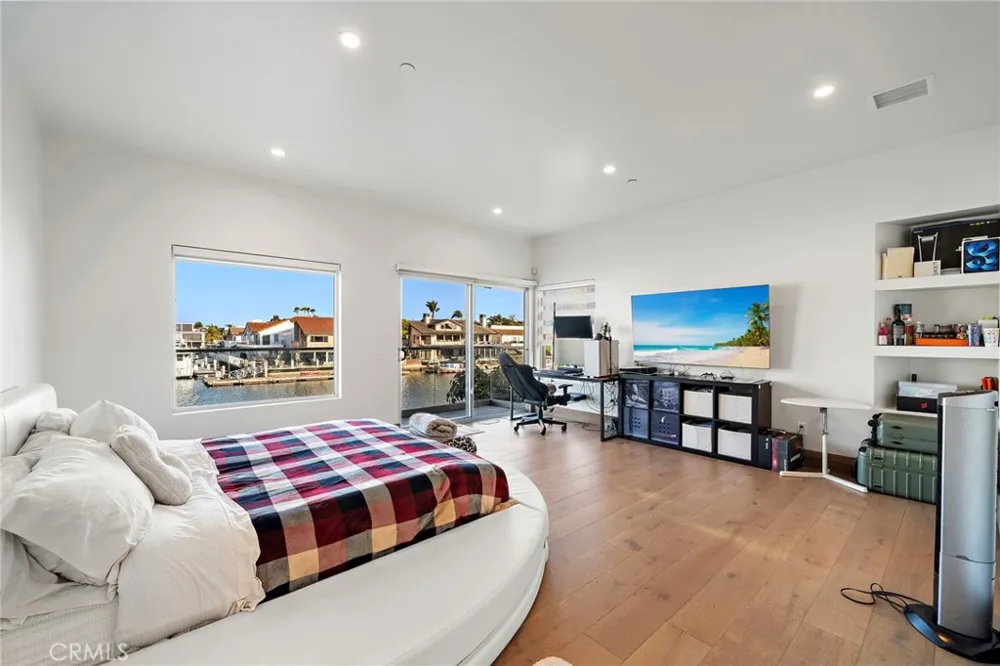 3701 Escapade Huntington Beach, CA 92649