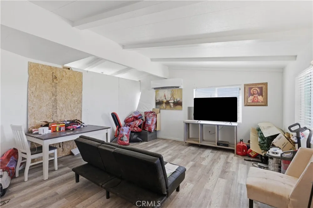 5885 Dos Palmas Phelan, CA 92371