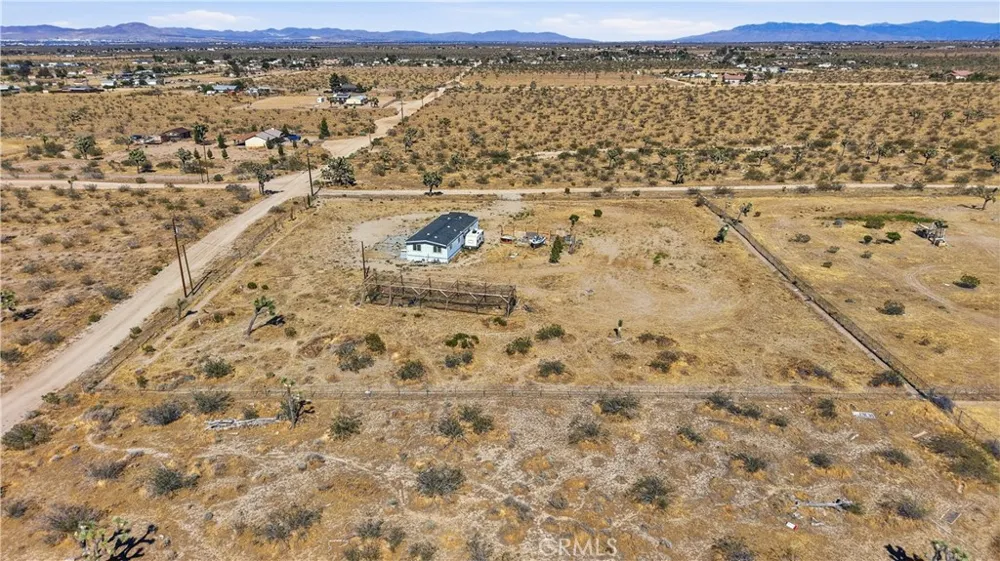 5885 Dos Palmas Phelan, CA 92371