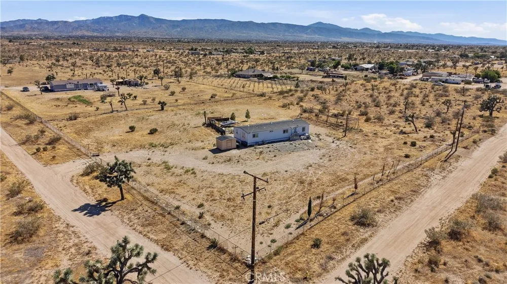 5885 Dos Palmas Phelan, CA 92371