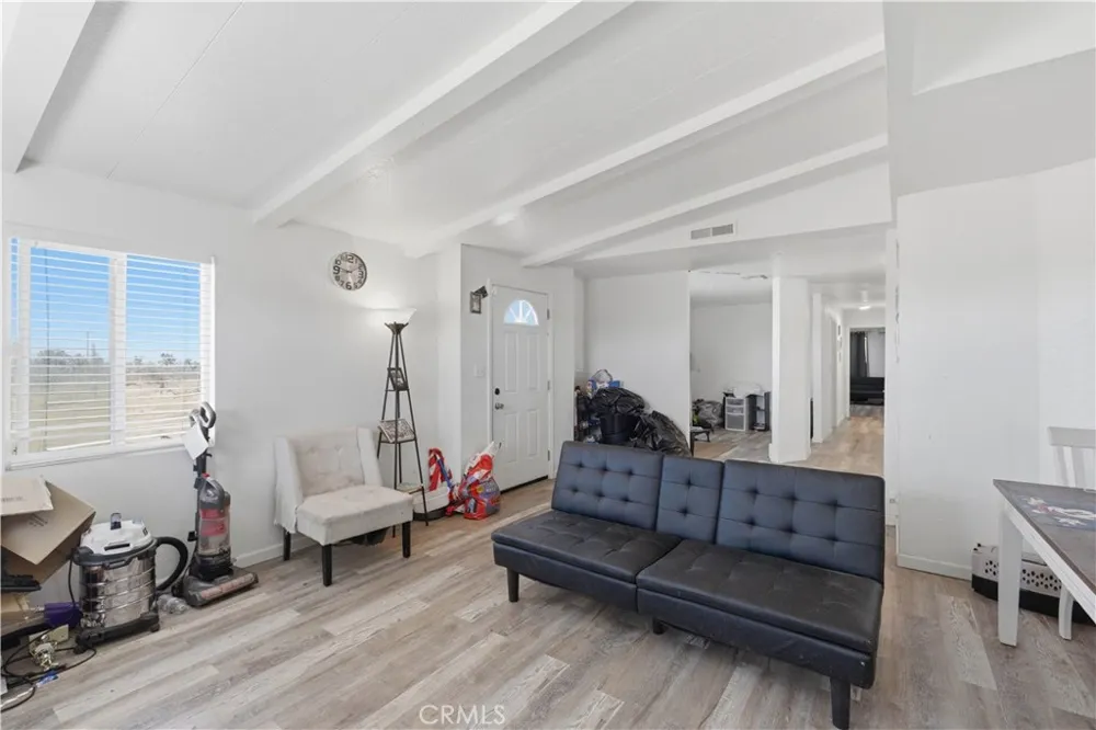 5885 Dos Palmas Phelan, CA 92371