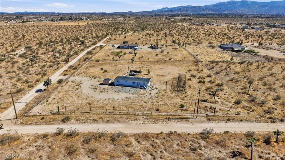 5885 Dos Palmas Phelan, CA 92371