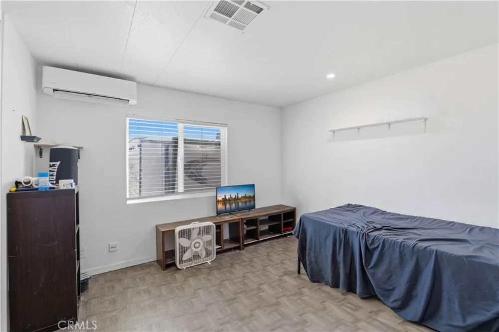 5885 Dos Palmas Phelan, CA 92371